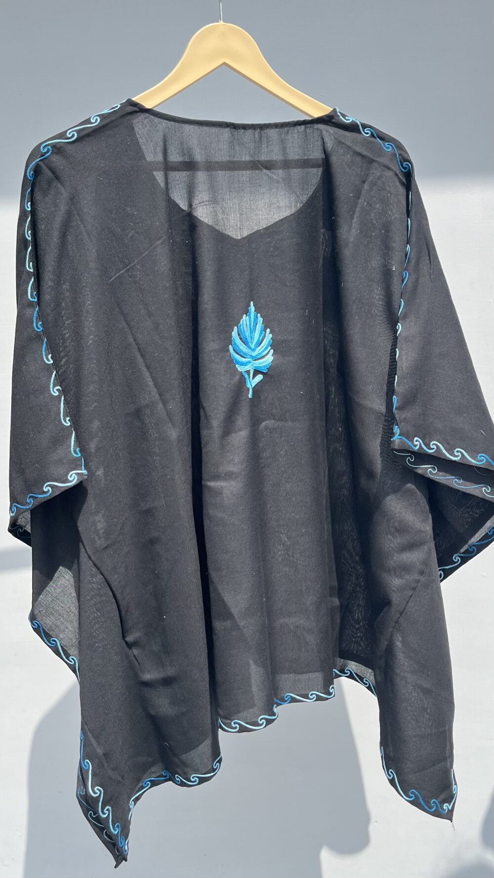 Black blue detailing Kaftan - Image 4