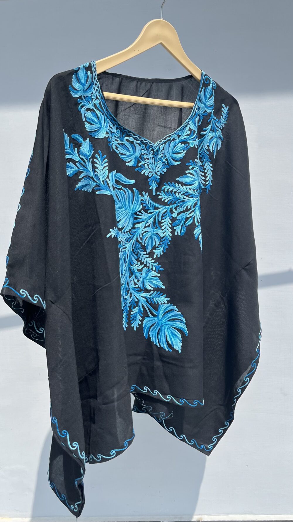 Black blue detailing Kaftan - Image 3
