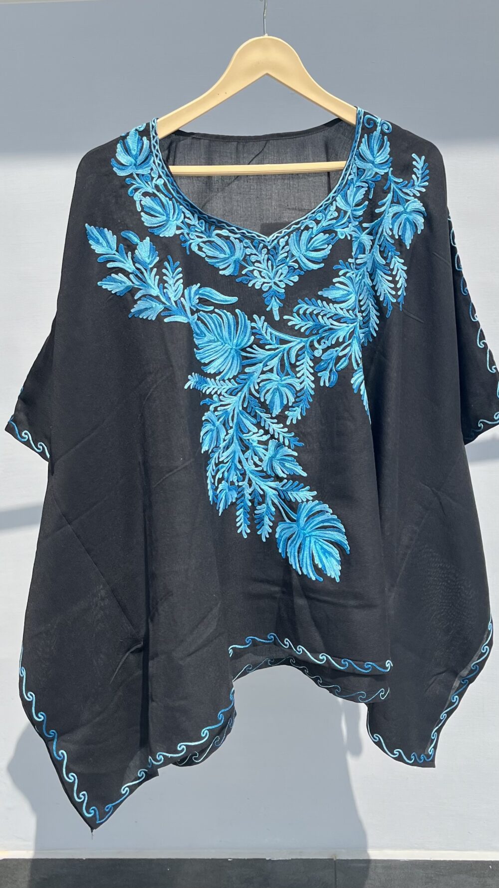 Black blue detailing Kaftan - Image 2