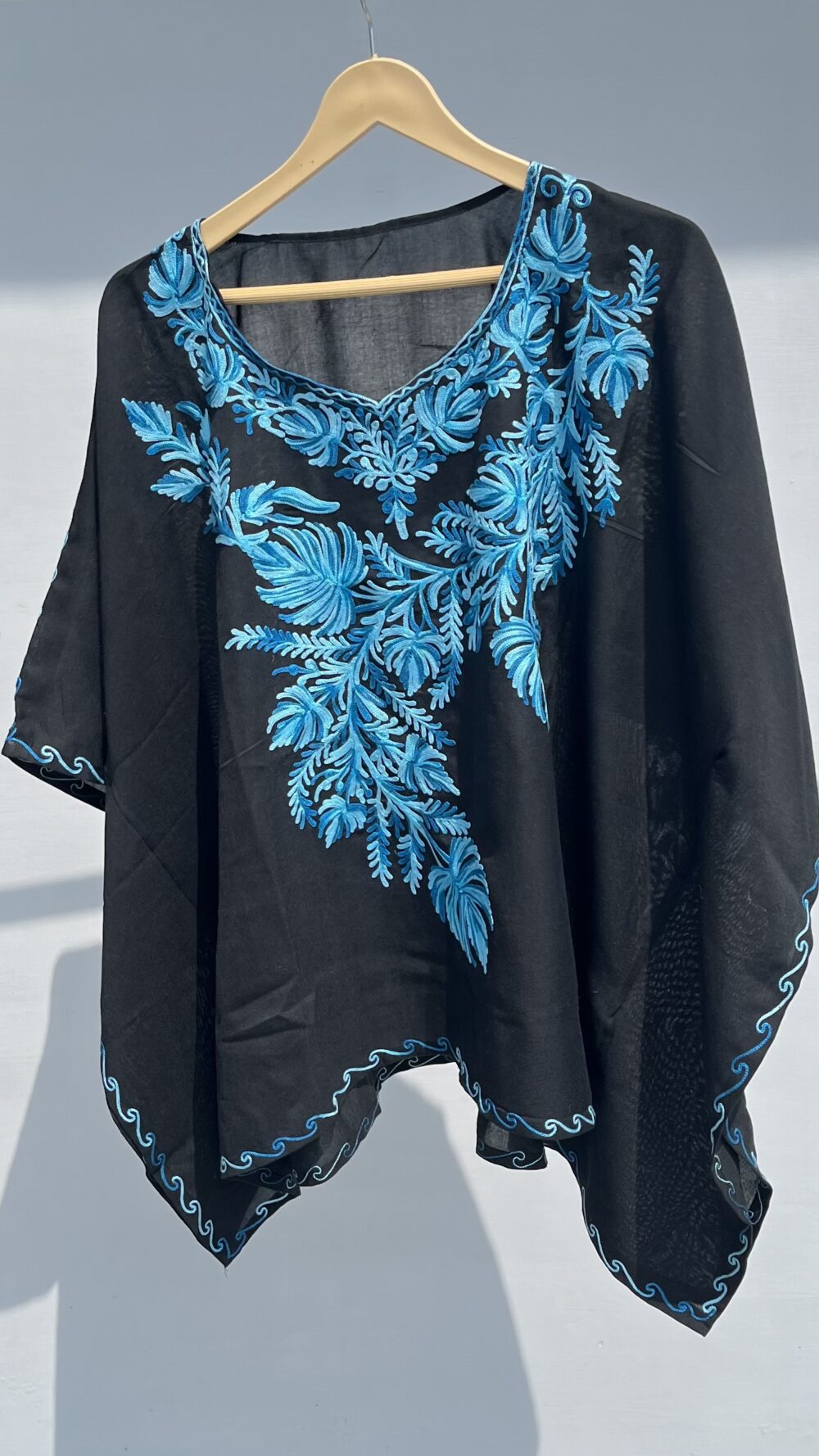 Black blue detailing Kaftan - Image 5